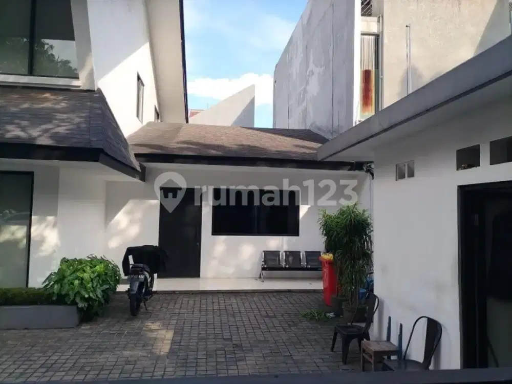 Full Furnished, Rumah untuk Kantor, 2 Lantai, Min. Sewa 5 Tahun, SHM, di Area Pakubuwono