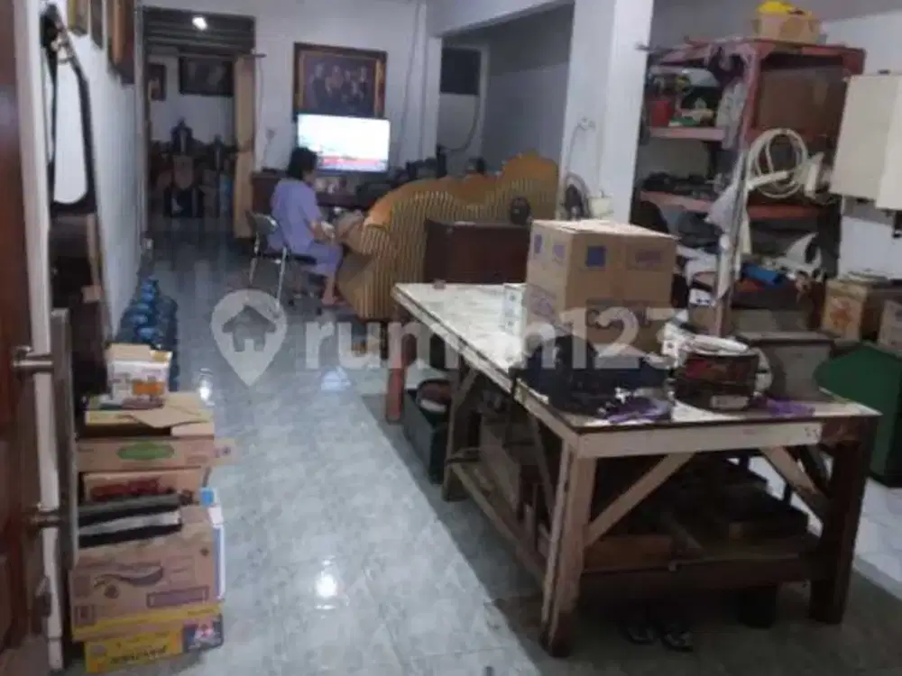 Rumah, 2 Lantai, SHM, Dekat Fasilitas Kesehatan, di Lebak Bulus