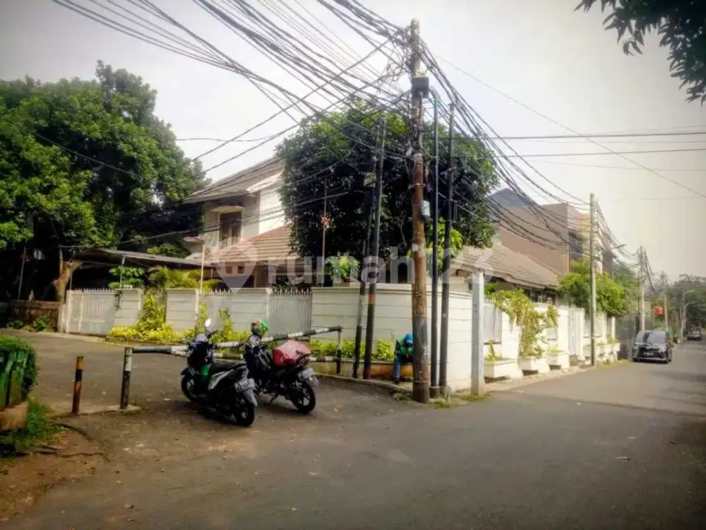 Bebas Banjir, Rumah Mewah Hook, 2 Lantai, SHM, Dekat Akses Tol