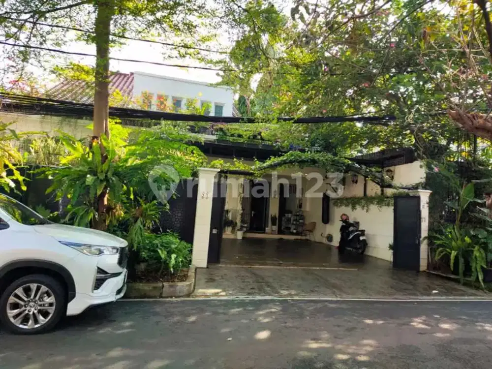 Dijual Rumah Unfurnished SHM Hadap Selatan di Jalan Solo Menteng (Sebelah Rumah Abu Rizal Bakrie)