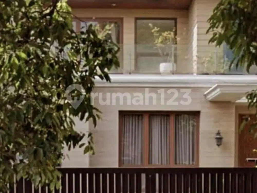 Dijual Rumah Ada Swimming Pool di Cilandak Timur