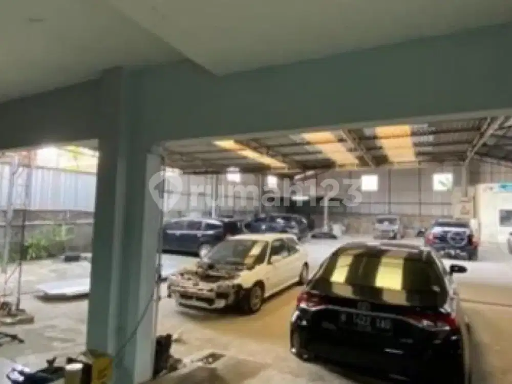 Dijual Bengkel Body Repair Istimewa di Jl. Bintara Jaya - Bekasi Barat