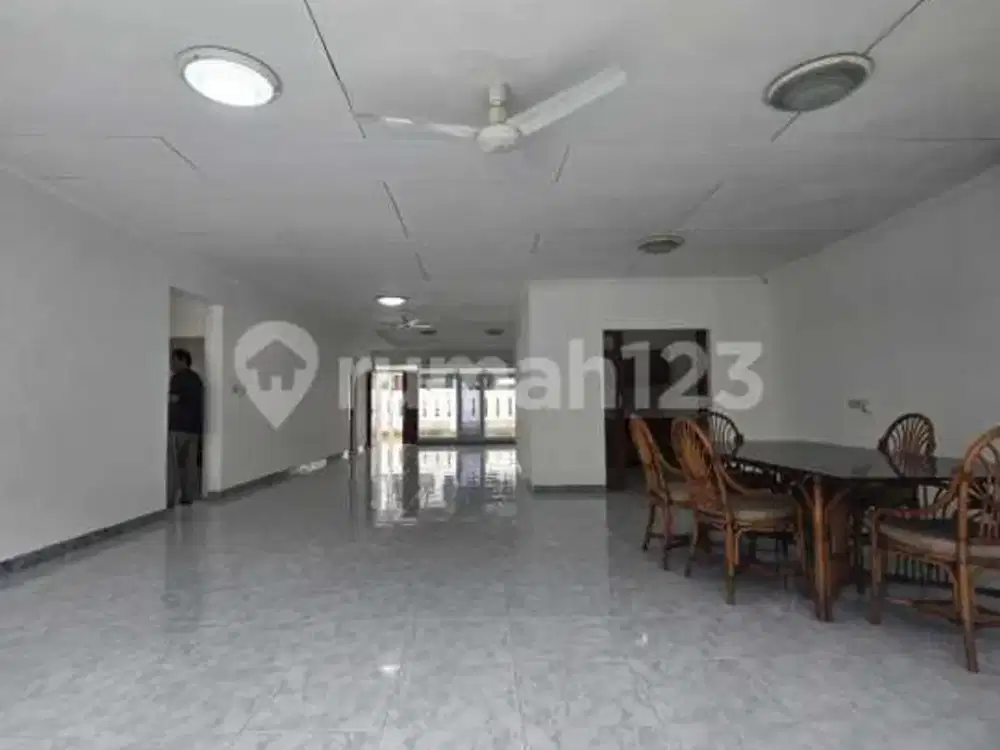 Rumah, 1 Lantai, di Kemang Dalam