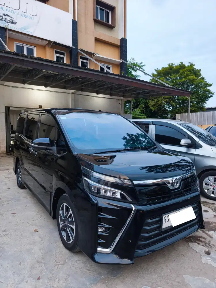 Toyota Voxy 2.0 AT 2020