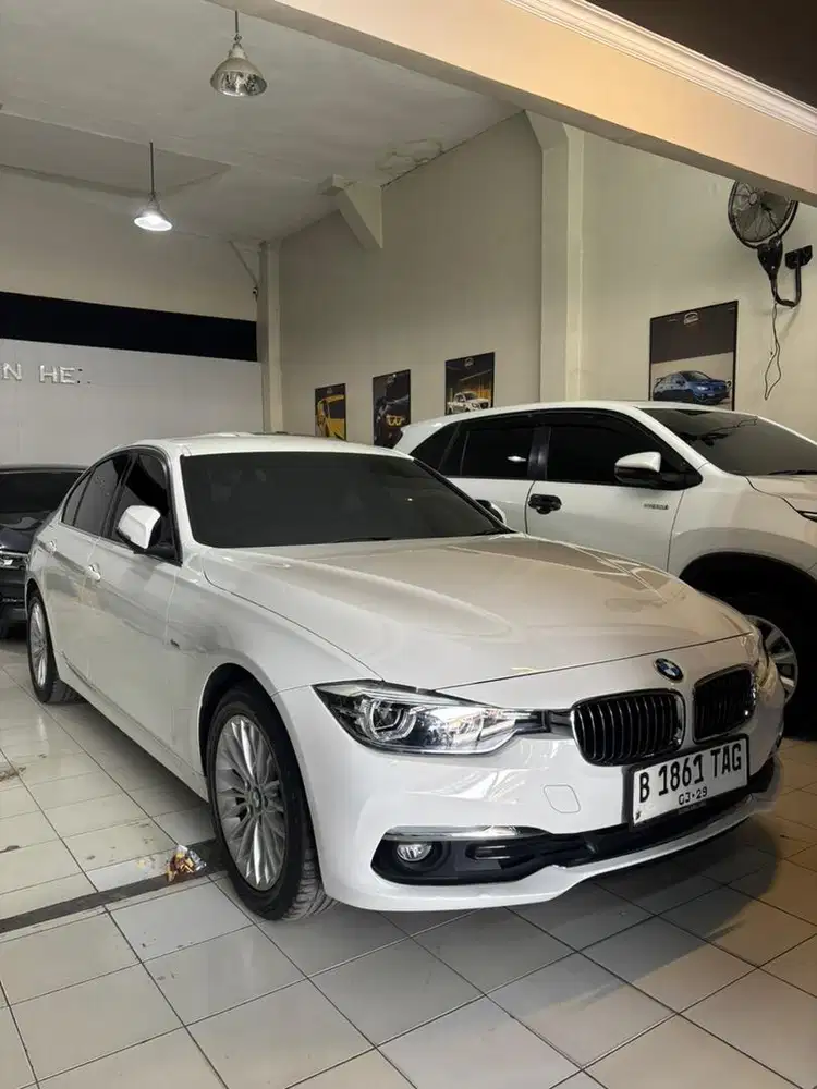 BMW 320i F30 Luxury 2018