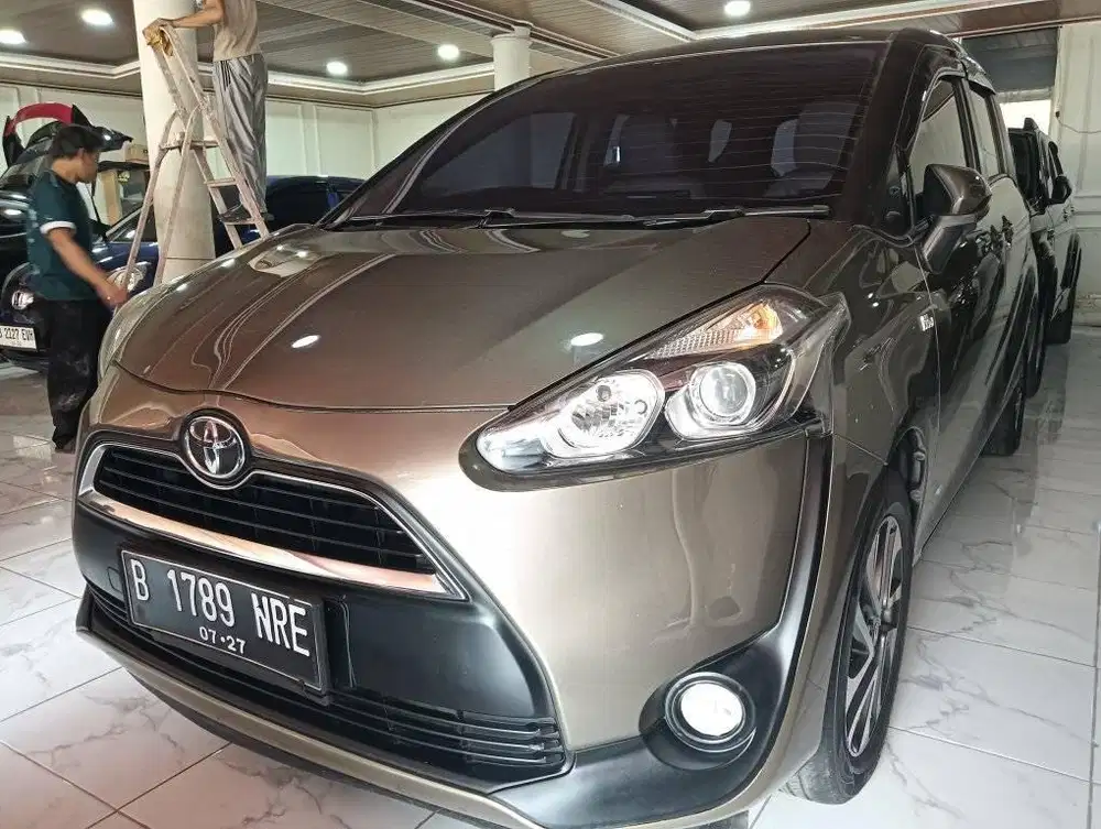 Toyota Sienta v at DP 5jt tahun 2017