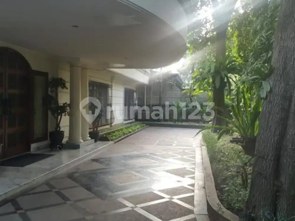 Dijual Rumah Mewah 2 Lantai di Sutan Sjahrir, Menteng, Jakarta Pusat