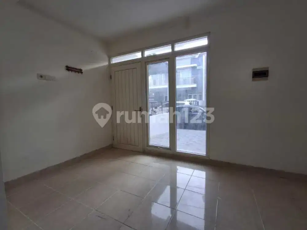 Rumah Bagus 2 Lantai di Taman Surya, Cluster Park Residence Jakarta Barat
