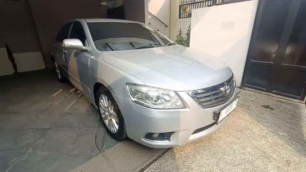 Dijual .Toyota Camry 2010 Silver