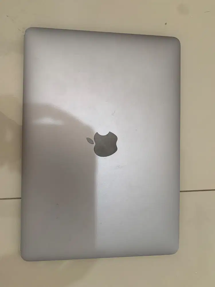 Macbook retina 12 inch 2017 second bagus sekali
