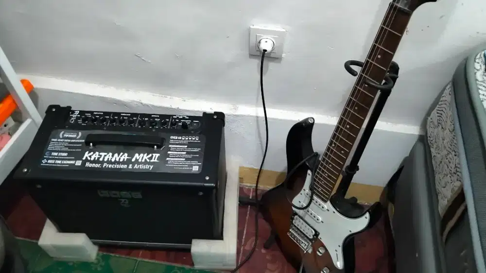 Sepasang Yamaha pacifica 112V & Boss Katana-50 MKII