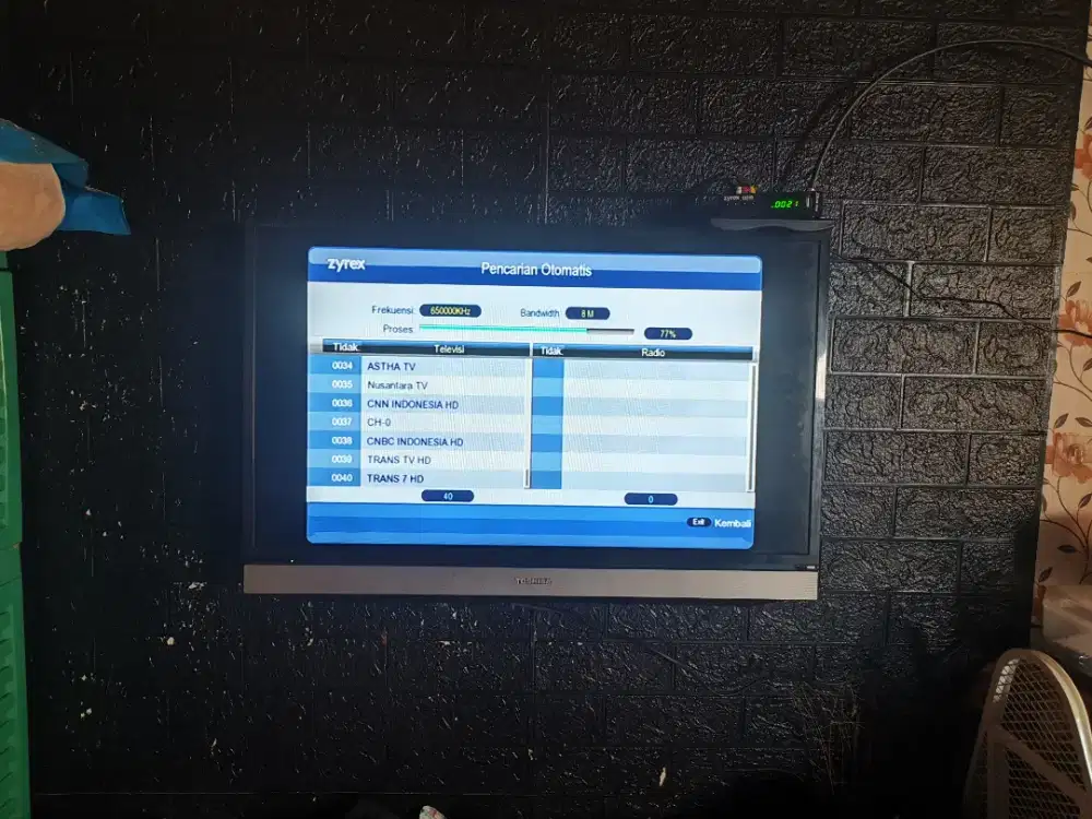 Toshiba LED 32 Inch Analog TV + STB Zyrex