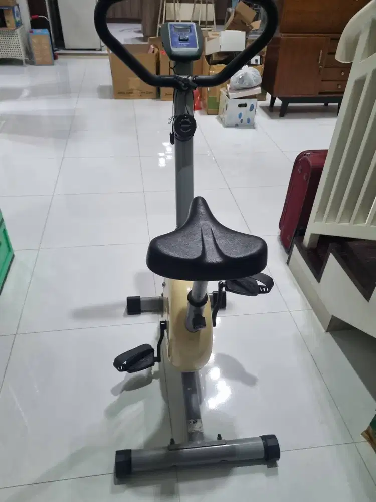 Sepeda statis untuk olahraga