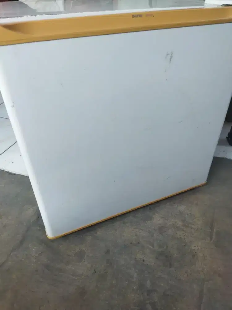 Kulkas mini sanyo ori kondisi normal