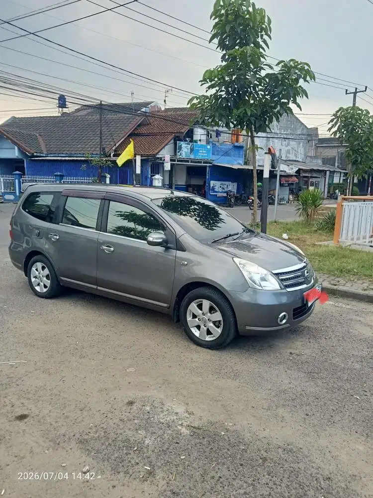 Nissan Grand livina 2010 Bensin