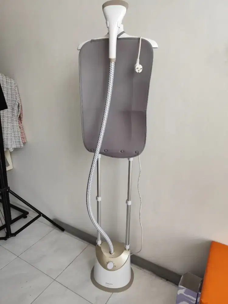 PHILIPS GARMENT STEAMER
GC-524/60 GOLD