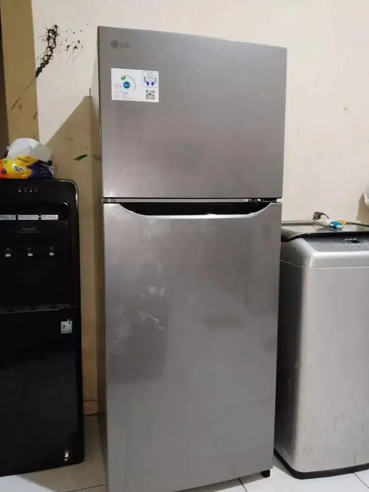 Kulkas LG 2 pintu inverter