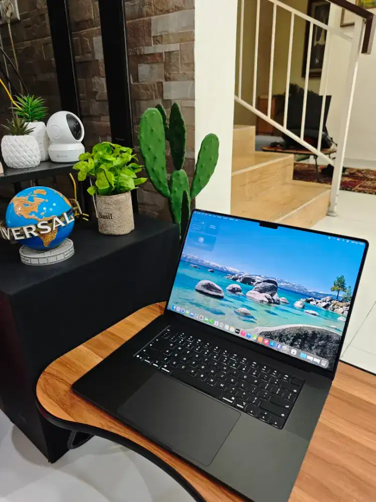 Macbook Pro 16 Inch M5 Pro 24/1TB x rog msi nitro tuf