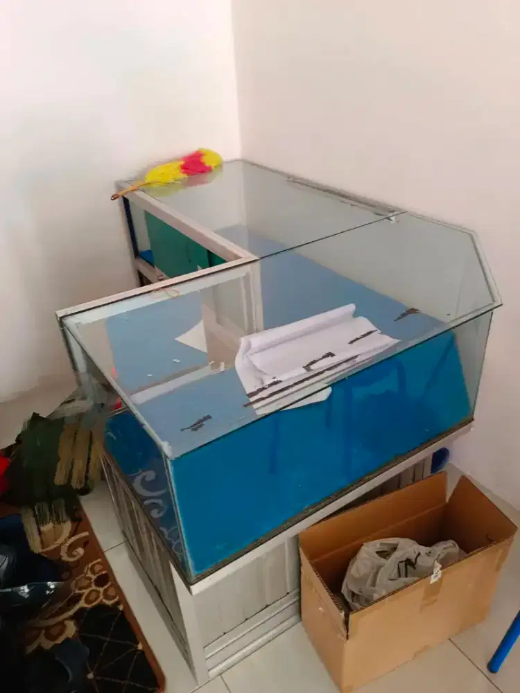 Etalase bekas conter