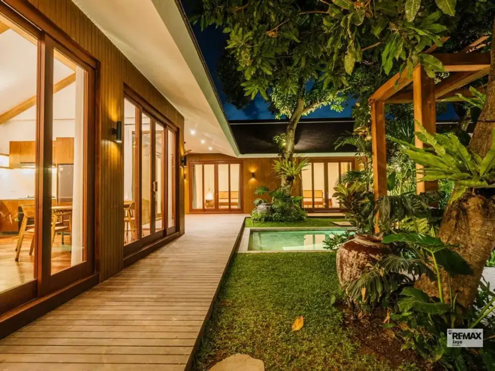 Modern Wood-Style Villa - 58-Year Leasehold In The Heart Of Sanur