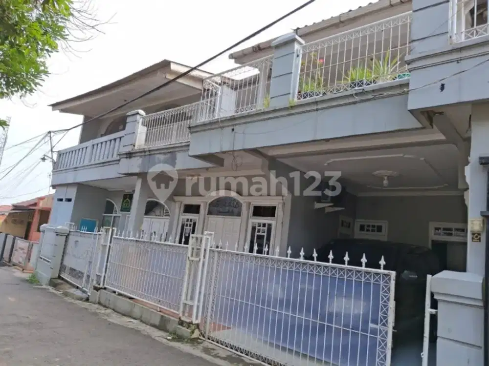 Rumah 2 lantai, dipemukiman, luas, strategis dan akses jalan masuk mobil di Cimanggis Depok