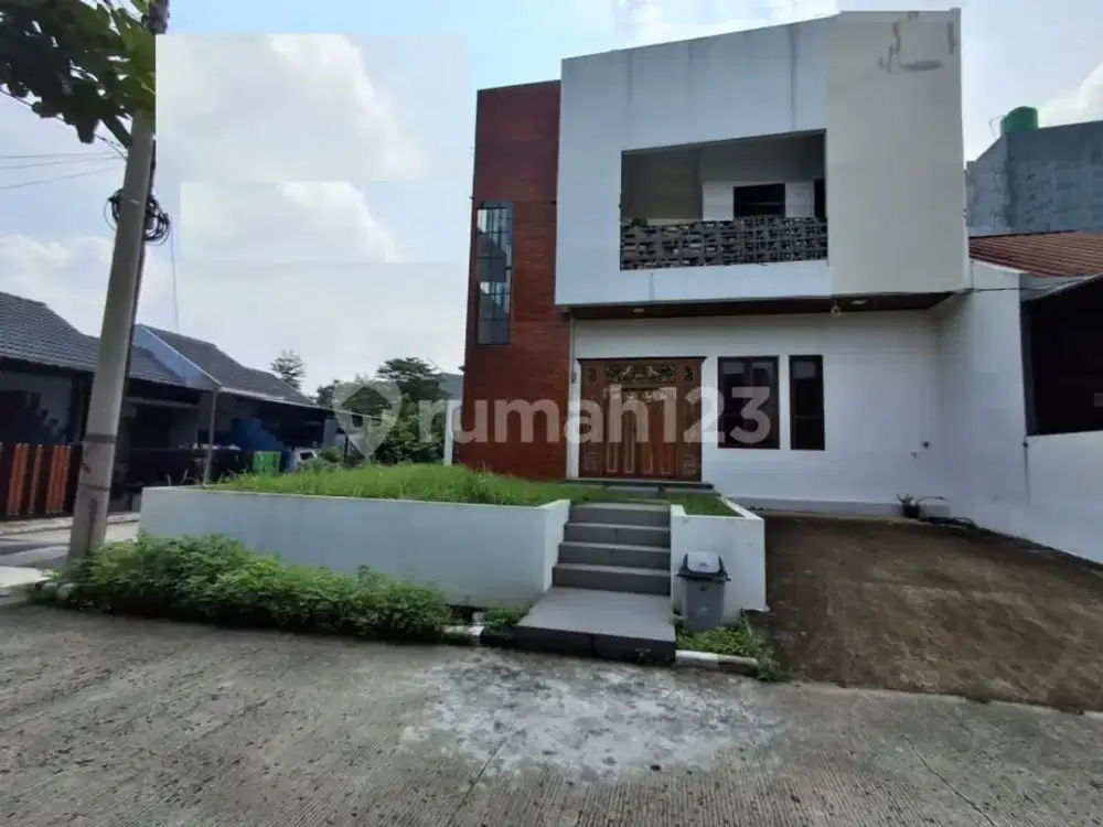 Rumah Hook 2 Lantai, Bangunan Bagus dan Rapi di Tapos Depok