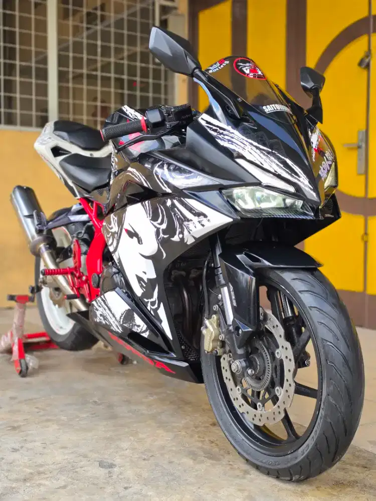 Honda CBR250RR / CBR 250RR ABS SE Kabuki 2017, Black Premium Metalic.
