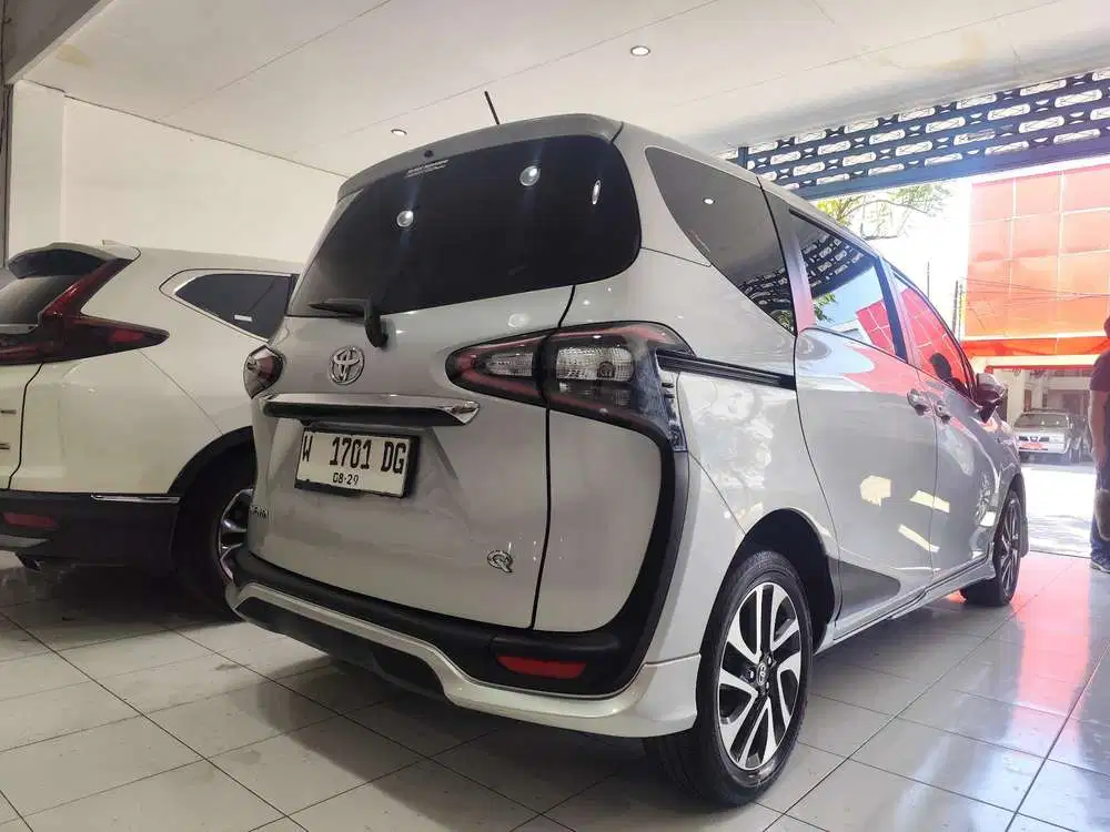 Toyota Sienta Q 1.5 AT 2019