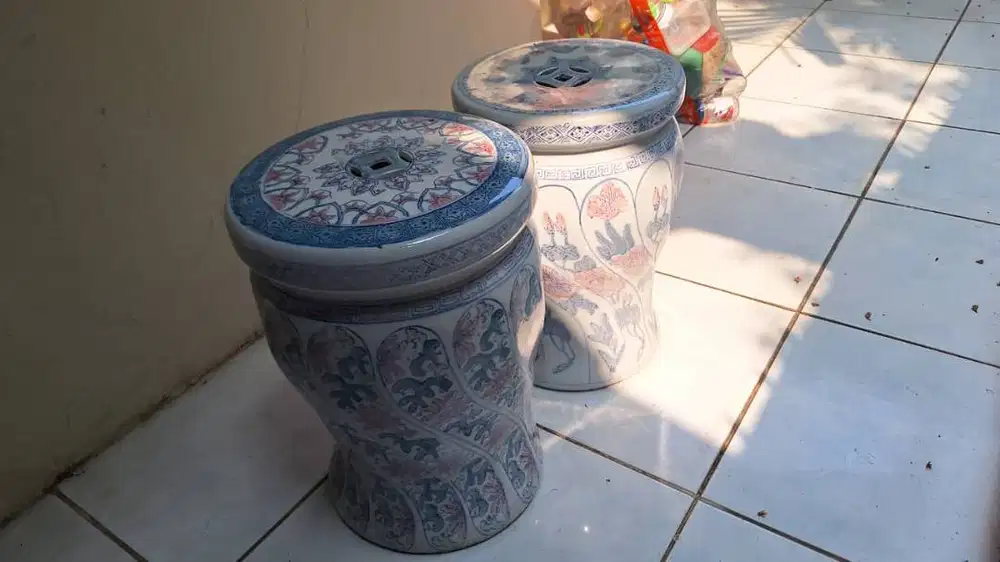 PAIR OF CHINESE CERAMIC SEATS 2pcs