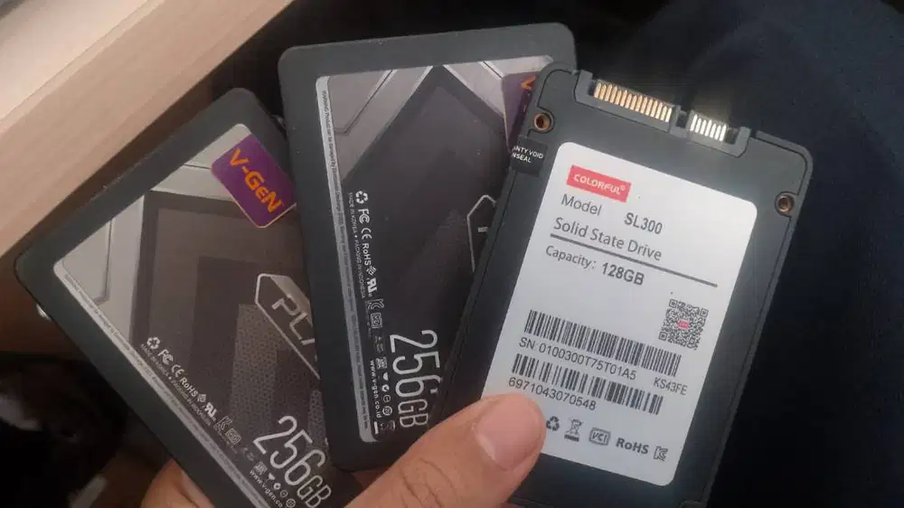 SSD SATA V-GEN & COLORFUL 256GB, 120GB