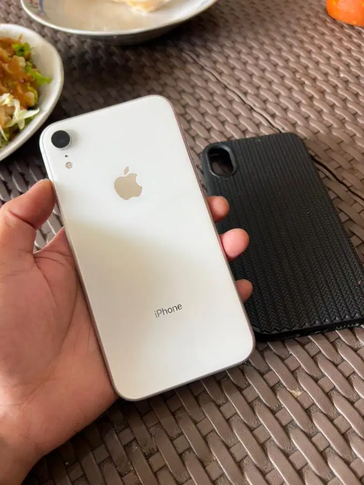 WTS: iPhone XR 64GB White (Ex User Cewek, Mulus Siap Pakai! )