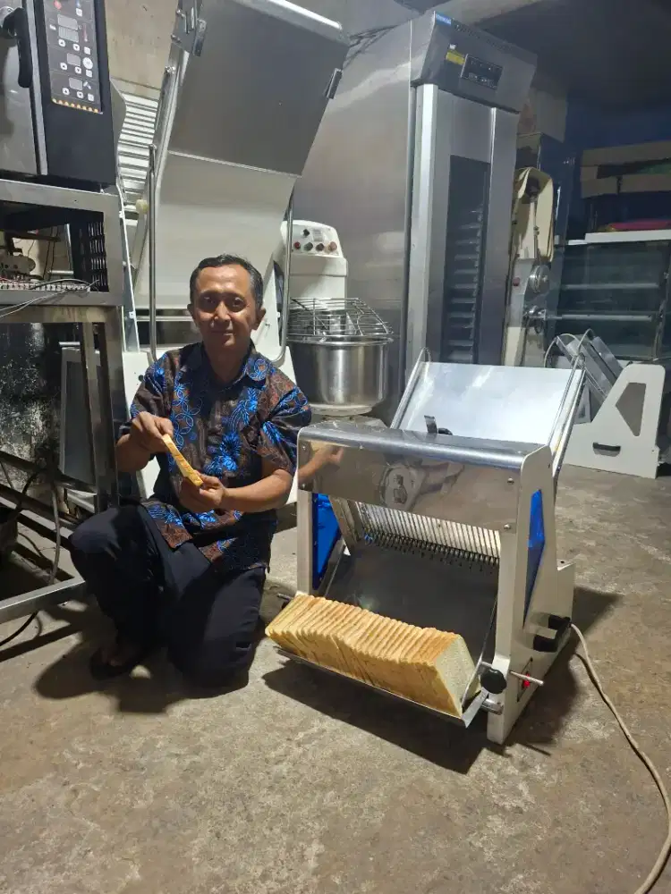 Mesin potong roti tawar ukuran 1.2 cm merk First bake Taiwan