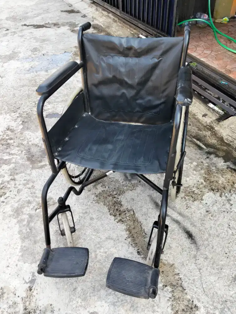 Kursi roda bekas