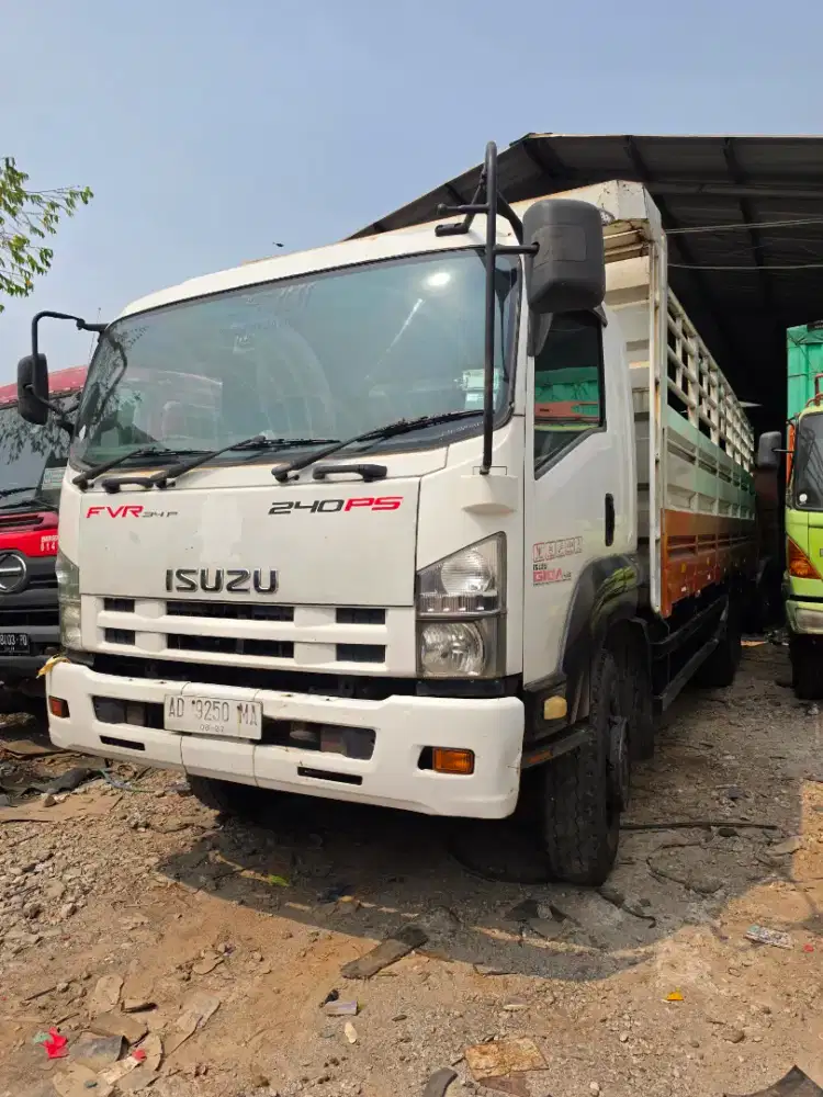 Isuzu FVM giga 240ps dobel 6 roda long panjang 7.5 m tahun 2017
