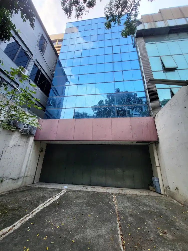 Jual Bangunan Kantor / Office Building 5 Lantai di Jakarta Pusat.