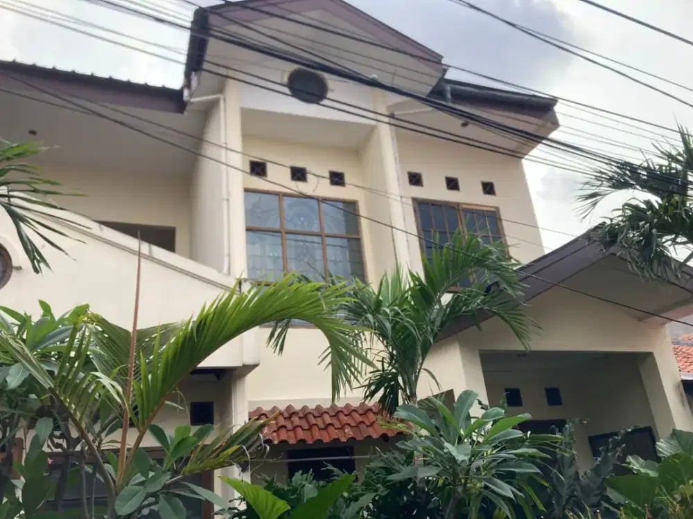 Dijual Rumah Strategis di Cempaka Putih - Rawasari Jakpus, 4+2 KT Dekat Akses Tol