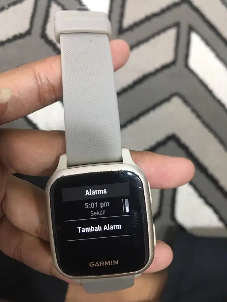 Watch garmin venu sq music