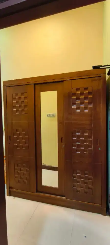 Lemari Kayu Jati