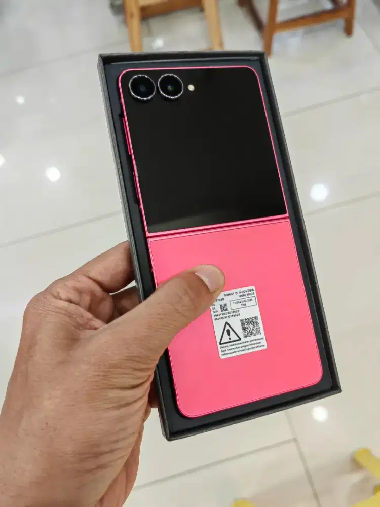 Z flip 7 256gb like new