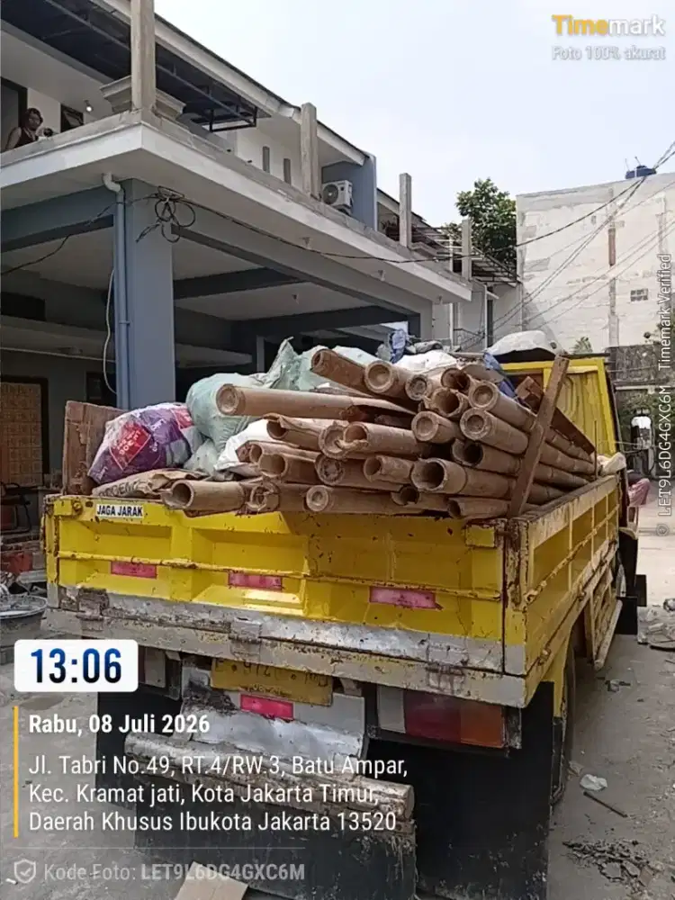 Jasa angkutan puing dan buang sampah