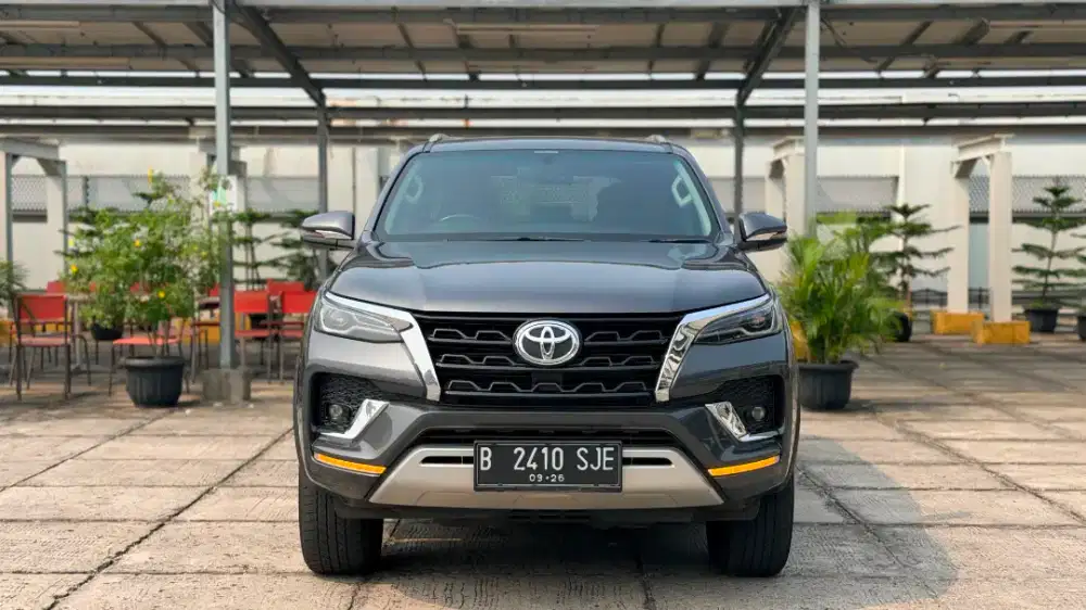 TOYOTA FORTUNER 2.4 VRZ AT, ABU2 2021 ( low km)