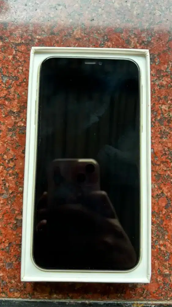 IPHONE 11 256GB WHITE J/A