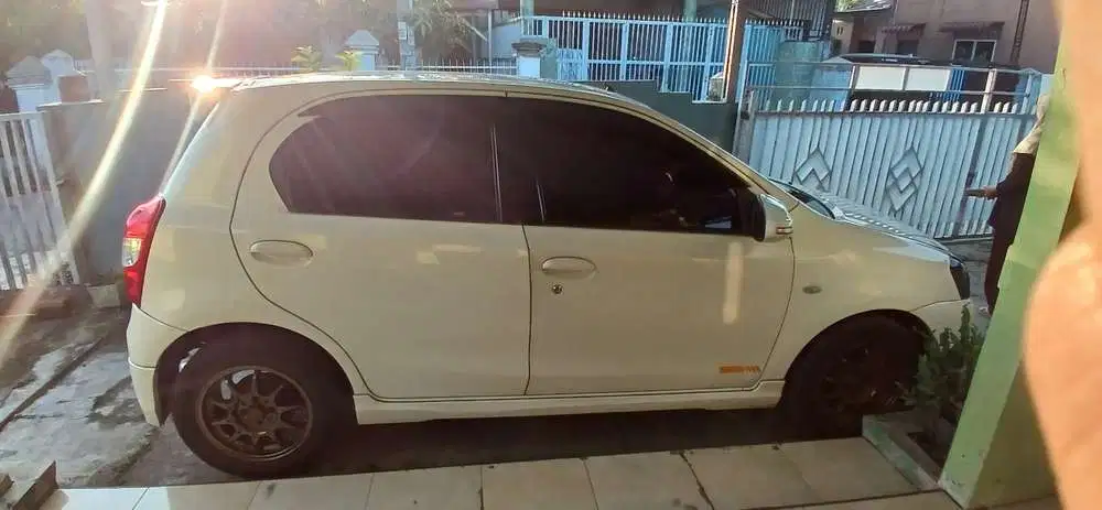 Toyota Etios Valco 2014 Bensin