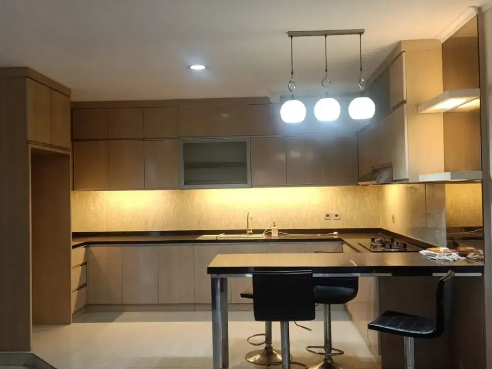 DIJUAL RUMAH BAGUS SEMI FURNISHED THE GREEN COURT, CENGKARENG, JAKARTA BARAT; M-A gs