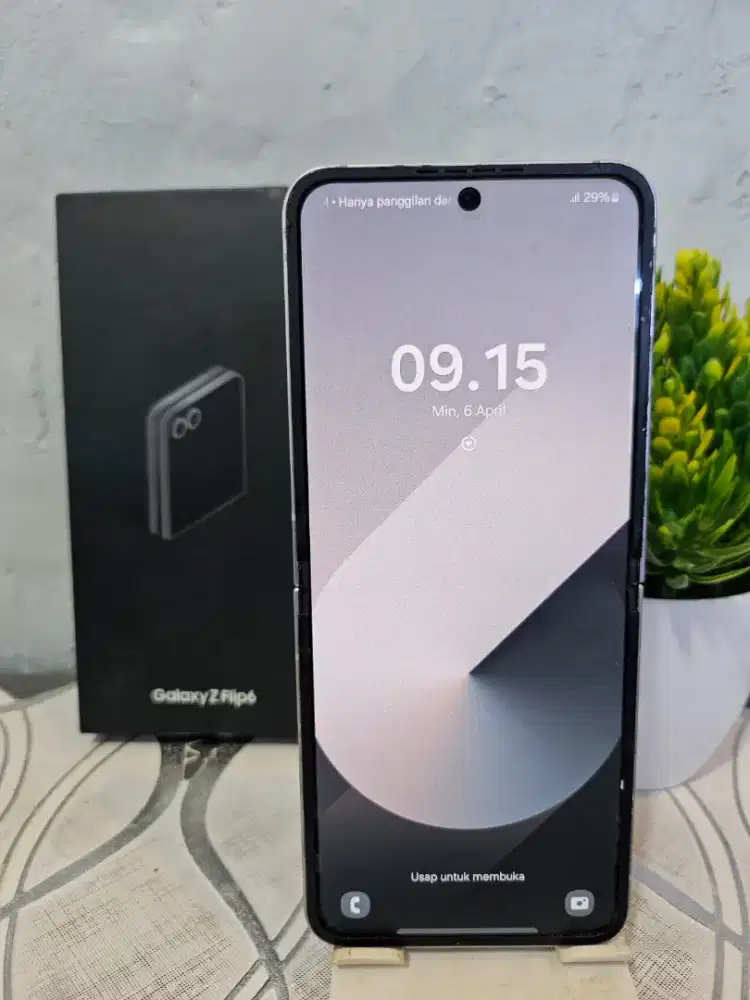 SAMSUNG Z FLIP 6 5G RAM 12/256GB ORIGINAL SEIN MULUS FULLSHET

TAMPILA