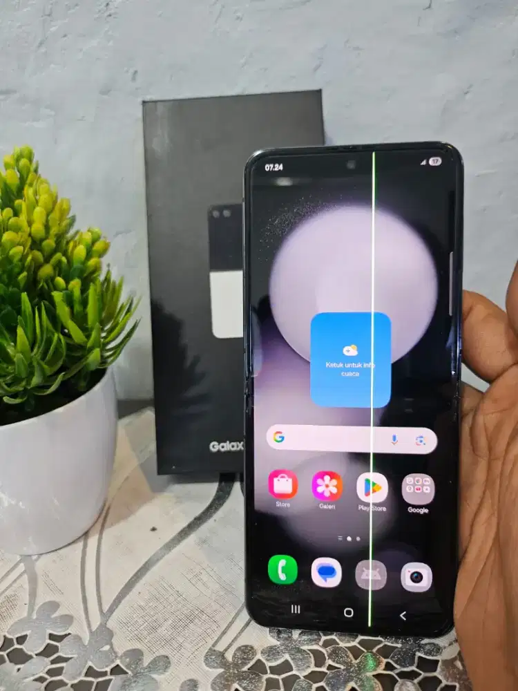 SAMSUNG Z FLIP 5 5G RAM 8/256GB ORIGINAL SEIN MULUS FULLSHET

TAMPILAN