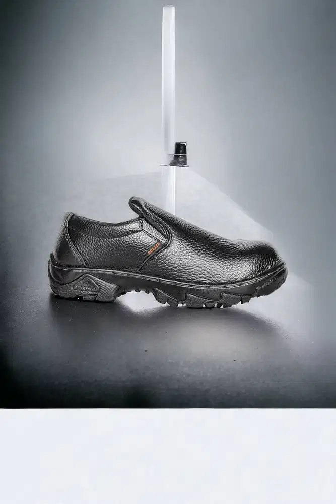 Elegan Sepatu safety Tarakan
