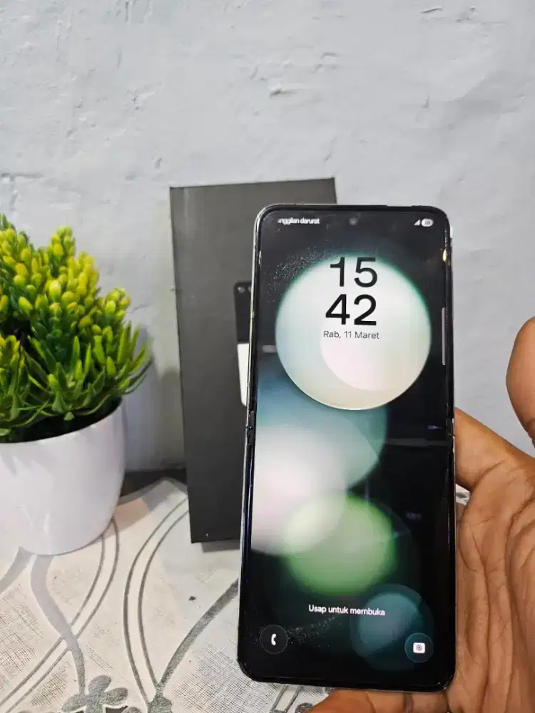 SAMSUNG Z FLIP 5 5G RAM 8/256GB ORIGINAL SEIN MULUS FULLSHET

TAMPILAN