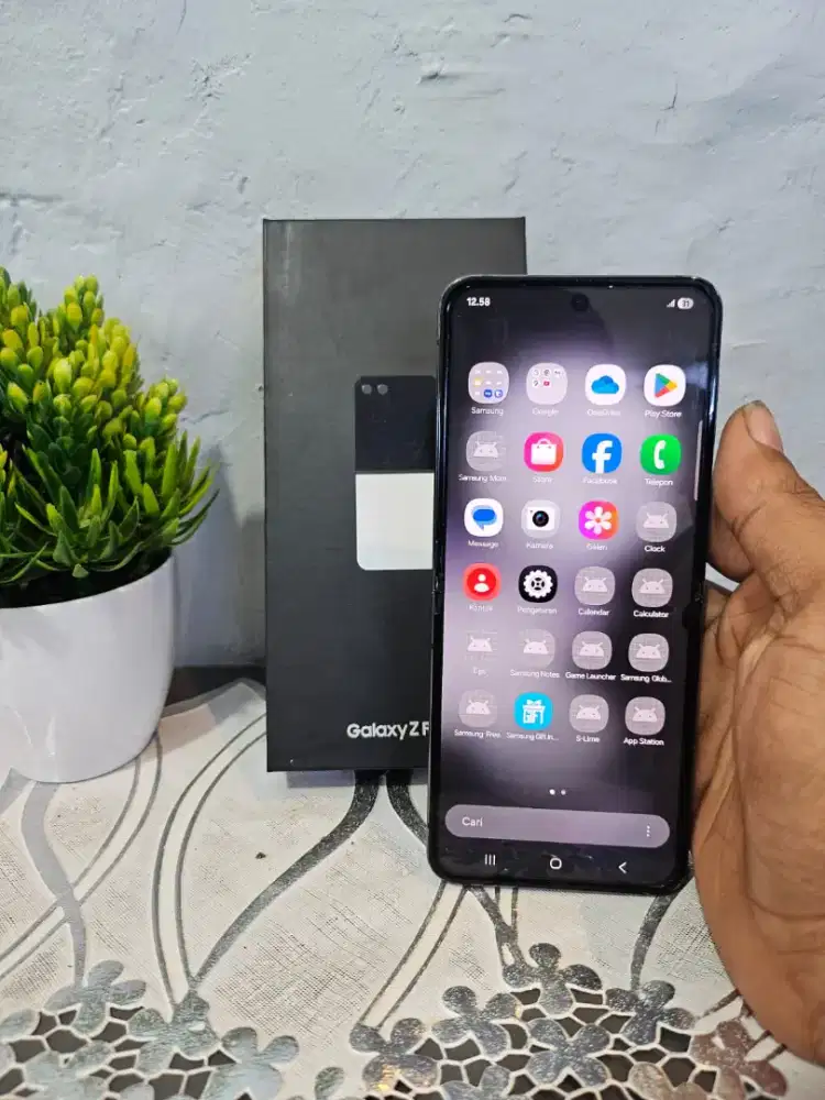 SAMSUNG Z FLIP 5 5G RAM 8/512GB ORIGINAL SEIN MULUS FULLSHET

TAMPILAN