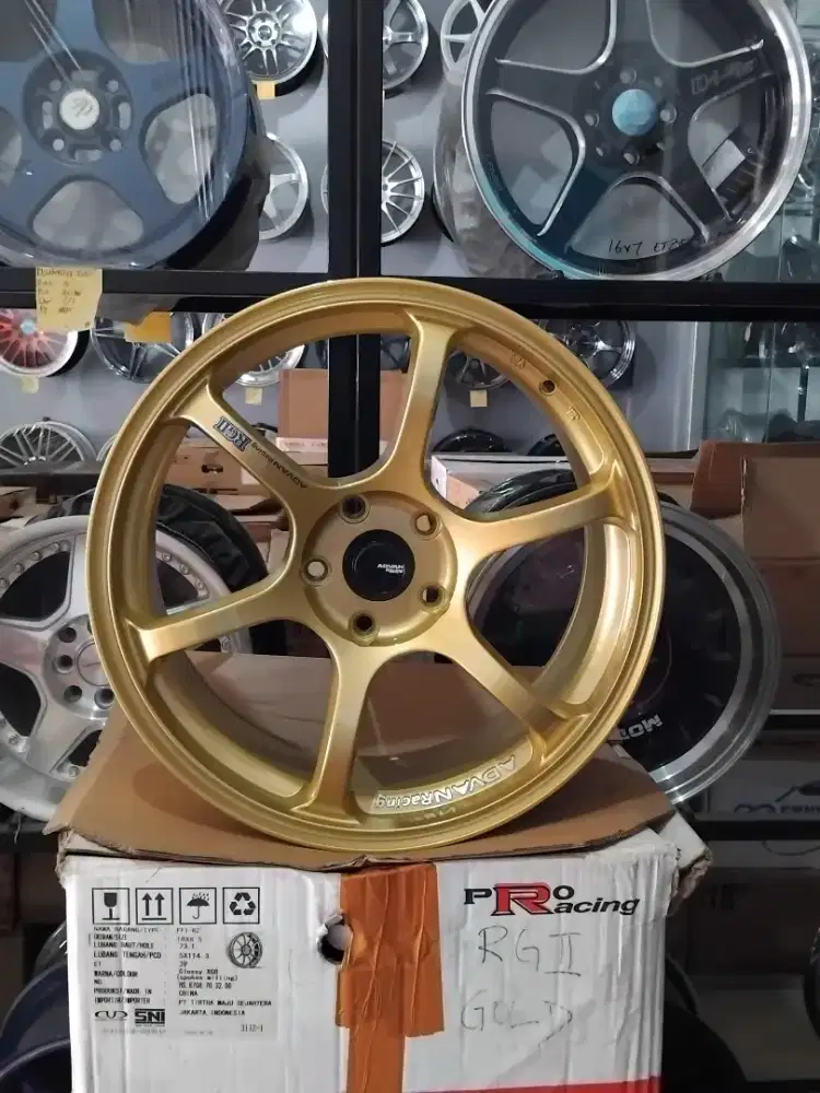 Velg advan rg r18 5x114 lbr8,5 et42
